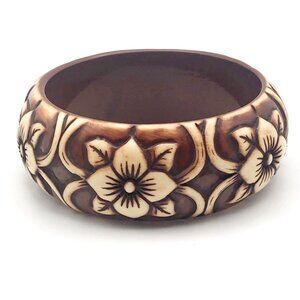 Carved-look floral resin bangle bracelet brown cream faux wood boho